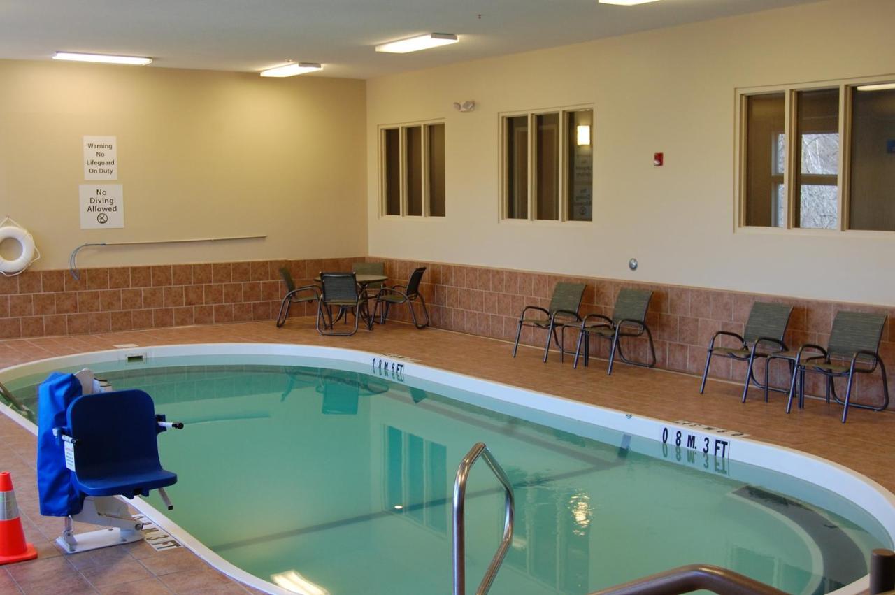 Holiday Inn Express - Ludlow - Chicopee Area By Ihg Esterno foto