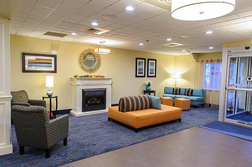 Holiday Inn Express - Ludlow - Chicopee Area By Ihg Esterno foto