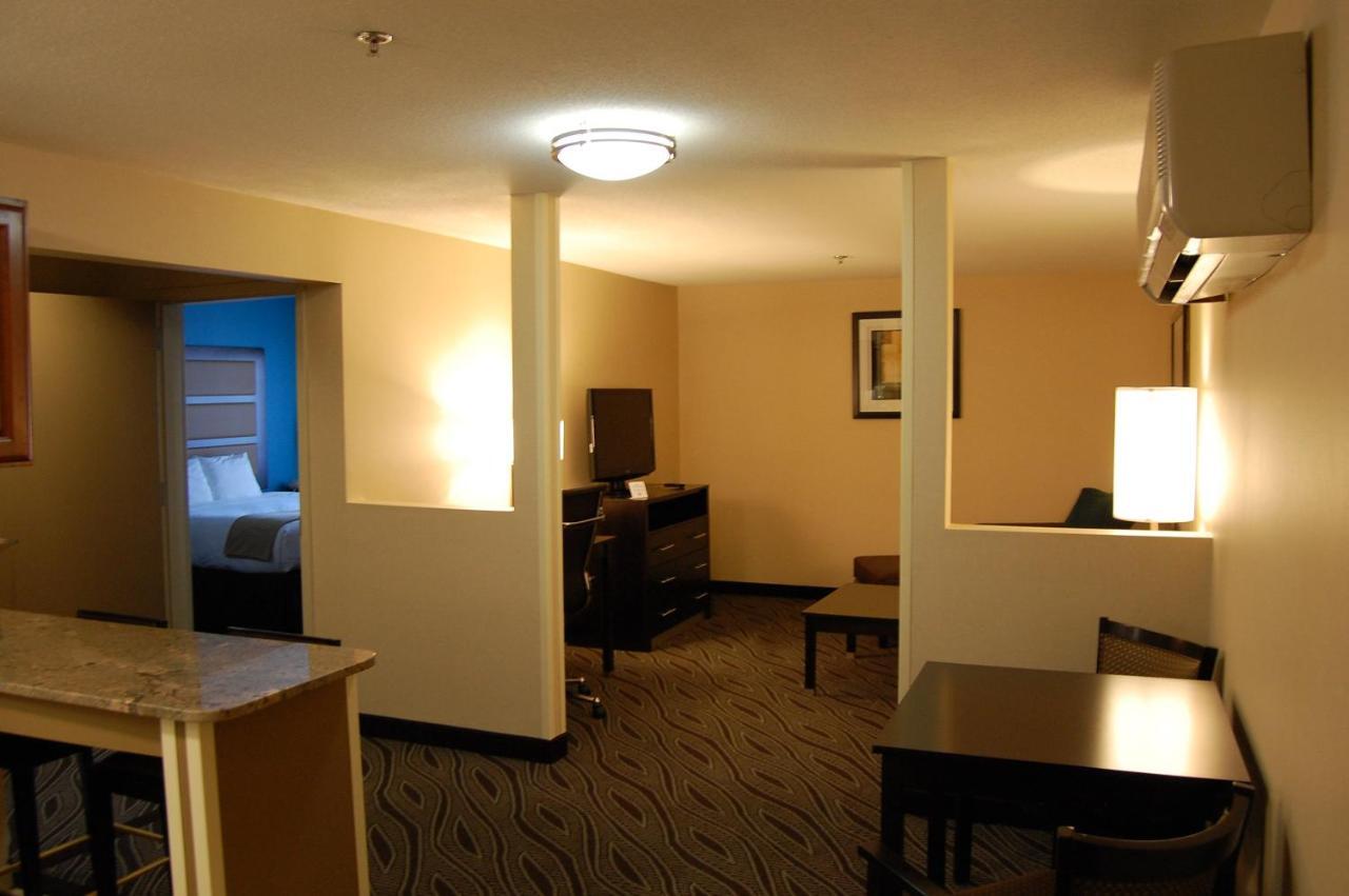 Holiday Inn Express - Ludlow - Chicopee Area By Ihg Esterno foto