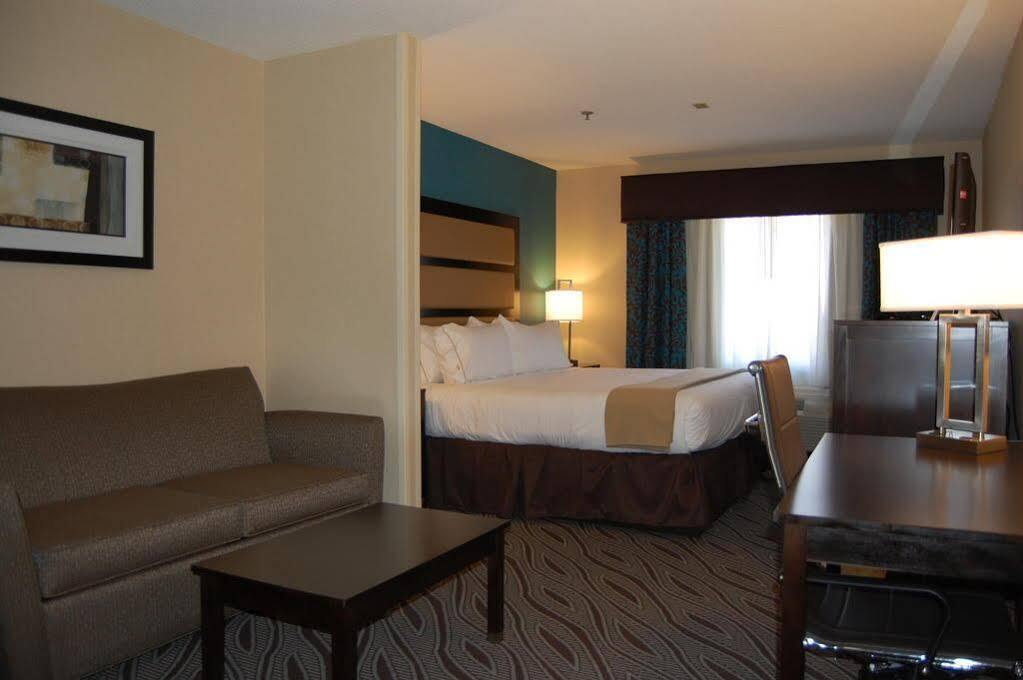 Holiday Inn Express - Ludlow - Chicopee Area By Ihg Esterno foto