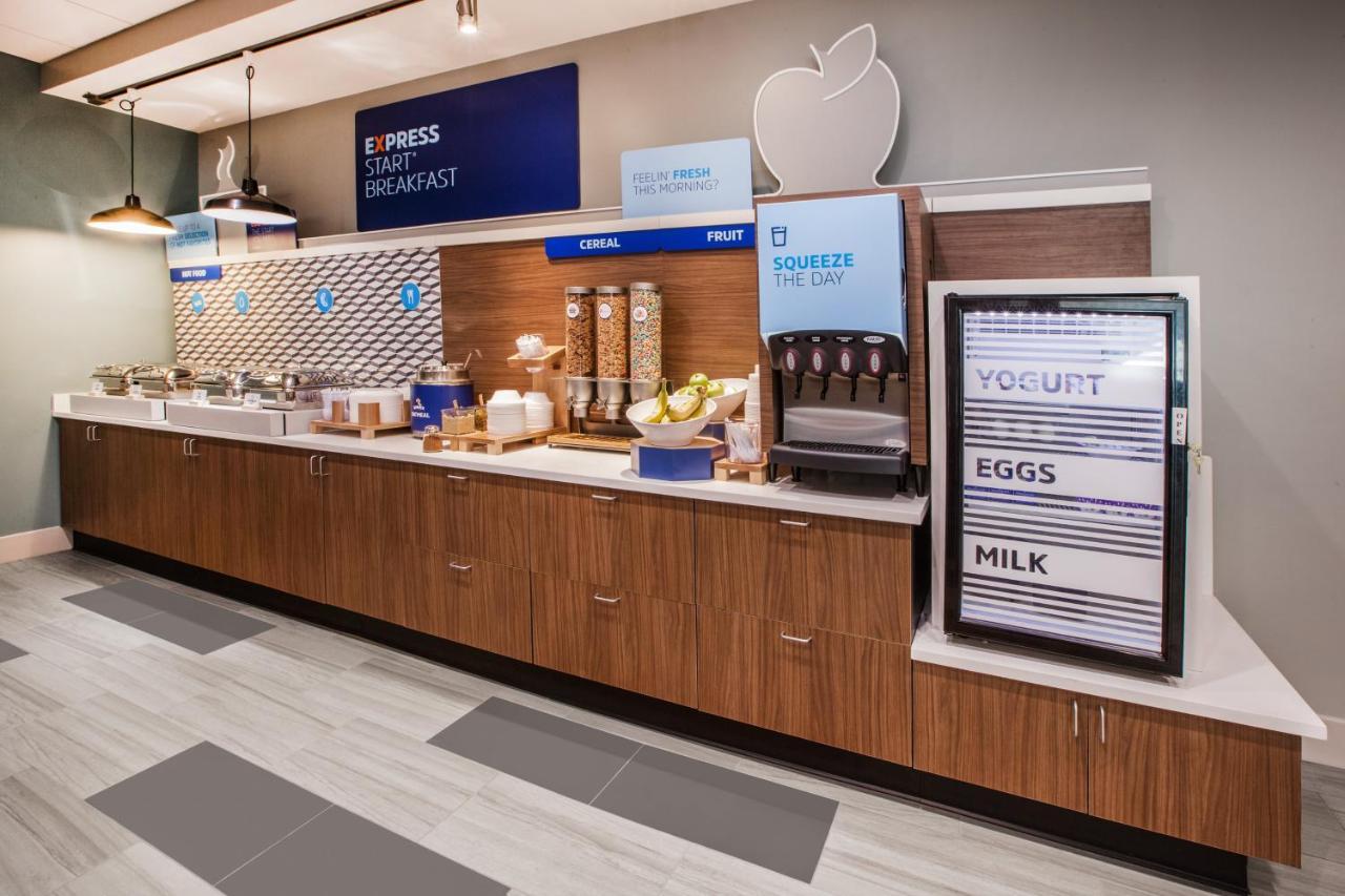 Holiday Inn Express - Ludlow - Chicopee Area By Ihg Esterno foto