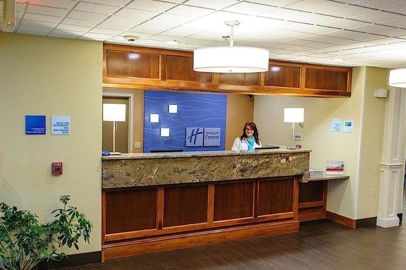 Holiday Inn Express - Ludlow - Chicopee Area By Ihg Esterno foto